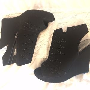 Jasmin Black Suede Wedges